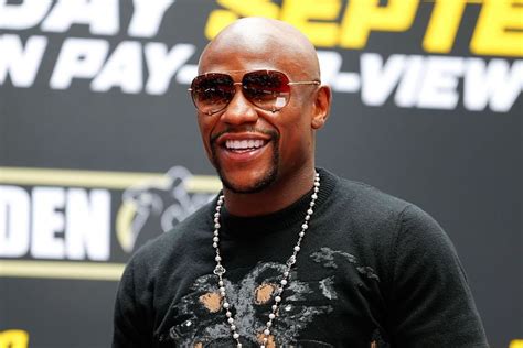 Floyd Mayweather spends big in Gucci store on South